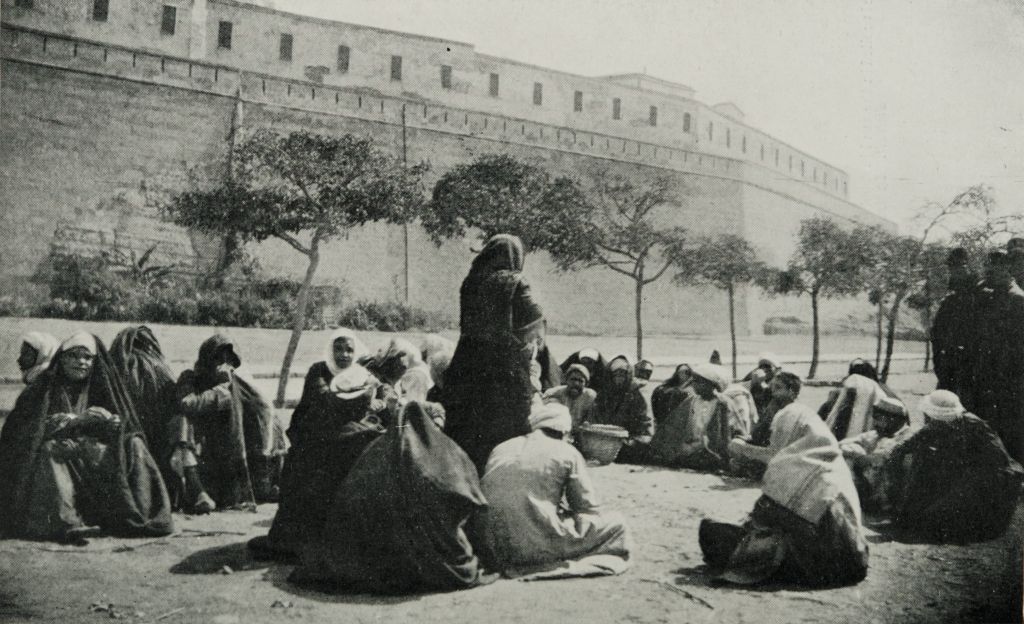 Story-teller reciting from the Arabian Nights (1911)